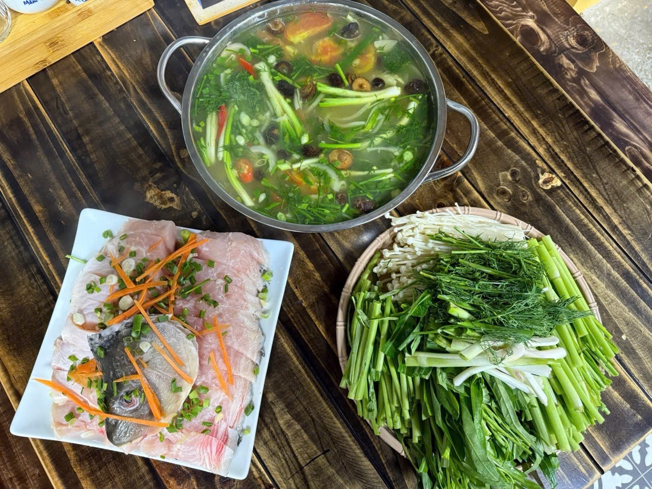 鲶鱼火锅 CATFISH HOTPOT LẨU CÁ CHÉP