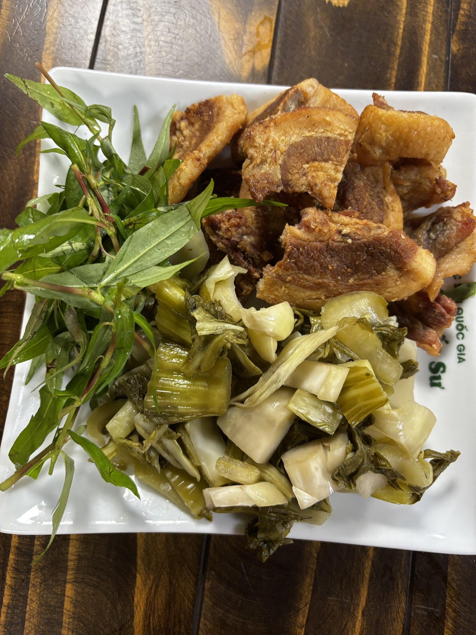 爆猪油炒酸菜 FRIED PICKLED GREENS WITH PORK FAT CRISPS TÓP MỠ XÀO DƯA CHUA