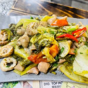 酸菜炒猪肠     FRIED PORK INTESTINES   LÒNG XÀO DƯA