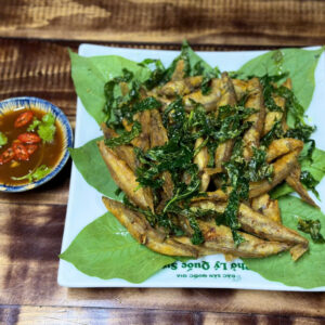 罗望子酱鱼子鱼 CAPELIN WITH TAMARIND SAUCE CÁ TRỨNG CHẤM MẮM ME