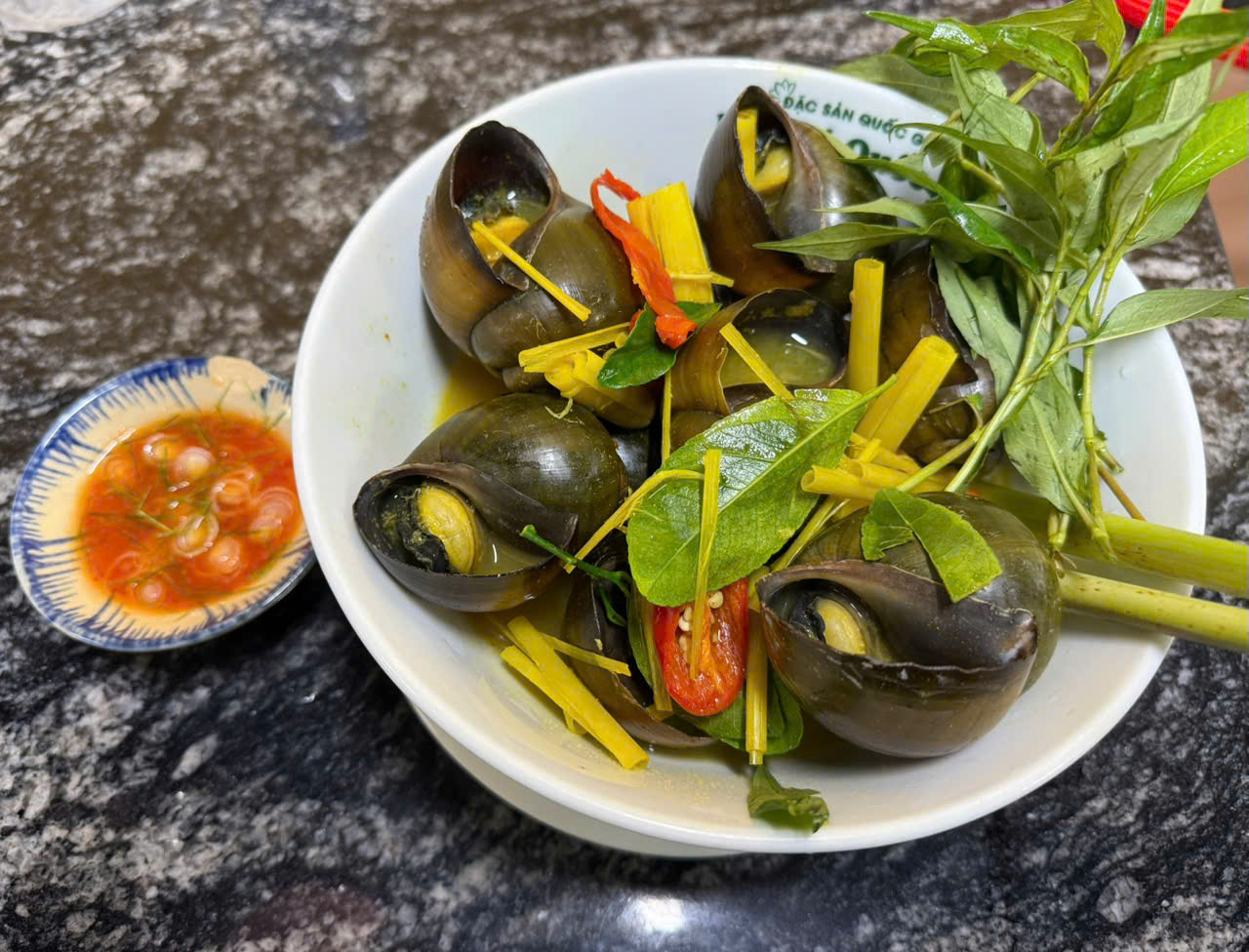 酸浆蒸田螺 STEAMED SNAILS WITH SOUR RICE ỐC NHỒI HẤP MẺ